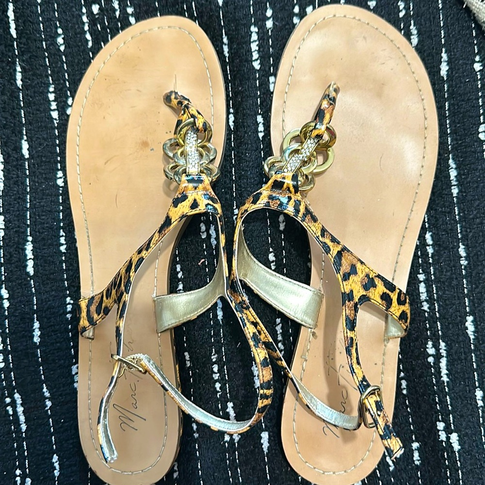 Marc Fisher thong sandal, patent leopard print with gold chain detail, size 10